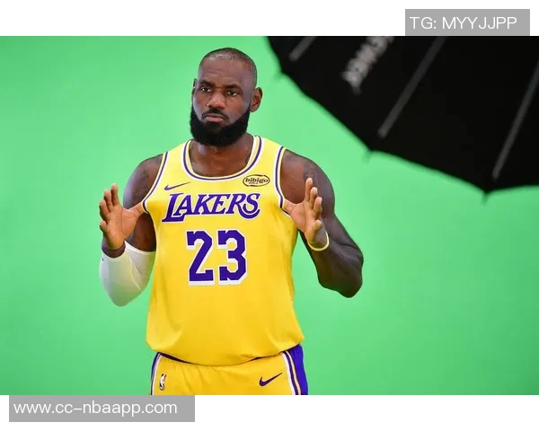 詹姆斯谈球队调整：成功为艾顿提供更多支持与机会