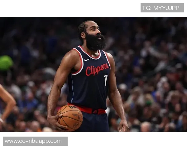 哈登右肩僵硬热身后将决定是否对阵勇士的出战情况